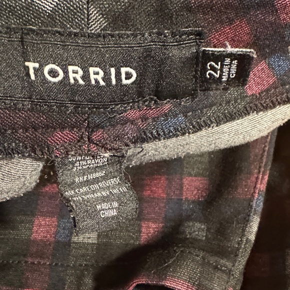 Torrid Black and Red Plaid Capris - Picture 2 of 8